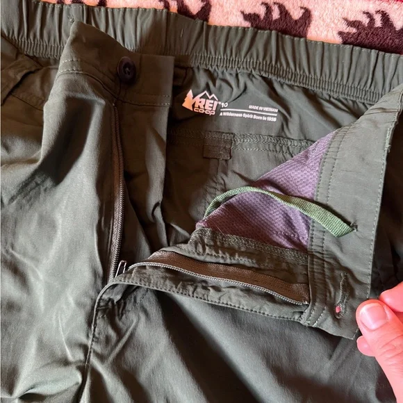 REI Dark Green Women's Cargo Travel Pants - Picture 4 of 8